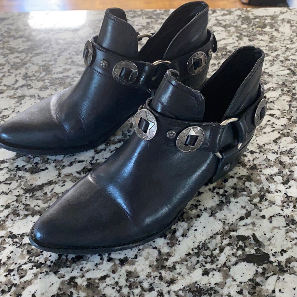 Short boots